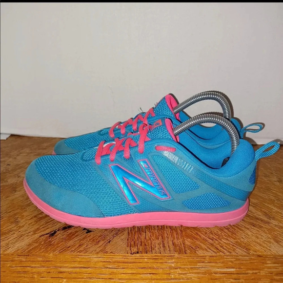 NEW BALANCE Minimus Running shoe womans size 8 Sky Blue And Pink. (67 Box 9) - Picture 3 of 10